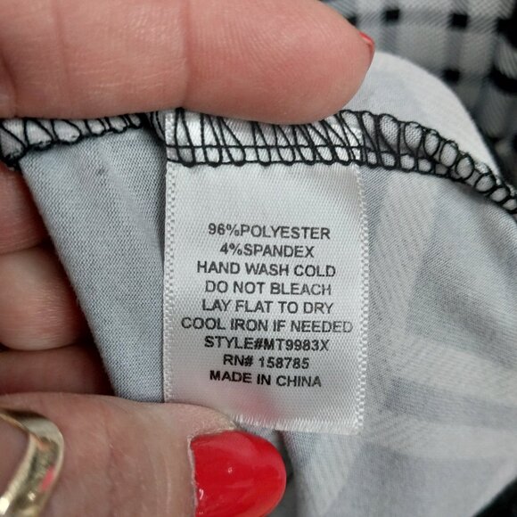 3053 Size 1X Upcycled Poly-Spandex Button Down Tunic in Black And Red. - Picture 7 of 7